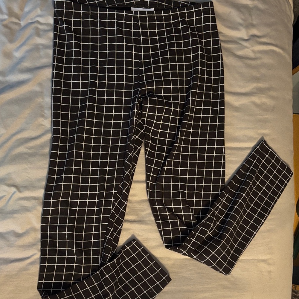 Black and White Grid Pattern Leggings